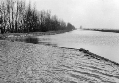 842799 Gezicht over de Heicop in de polder Spengen in de omgeving van Kockengen bij het voormalige fort. Op de ...